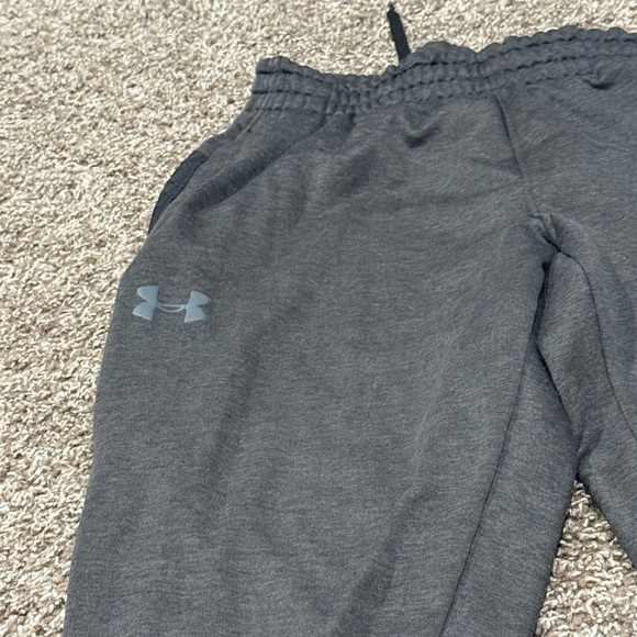🍌Under Armour Charcoal Athletic Pants barely worn - Picture 3 of 8